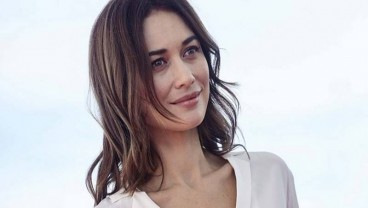 Aktris James Bond, Olga Kurylenko Positif Terinfeksi Virus Corona