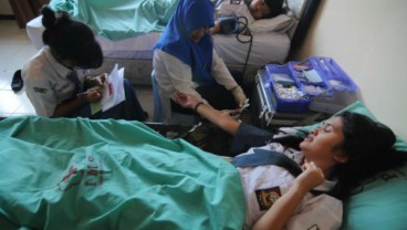 Sebelum Donor Darah, Peserta Dicek Gejala Corona Dulu