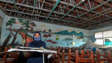 RUANG KELAS SD KEMIRI MUKA 1 DEPOK RUSAK