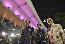 SUARA PEMBACA : Lampu Hias Dimatikan