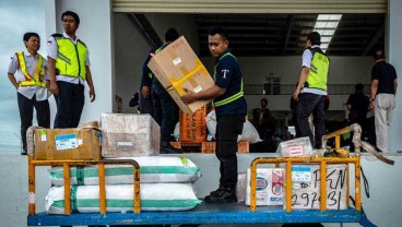 AKTIVITAS BANDARA AHMAD YANI : Jumlah Penumpang Turun, Kargo Meningkat