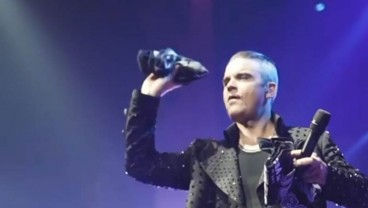 Tiga Pekan Isolasi Diri, Robbie Williams Kumpul Kembali Dengan Keluarga