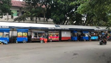 PKL di Kuningan Tetap Berjualan di Tengah Wabah COVID-19