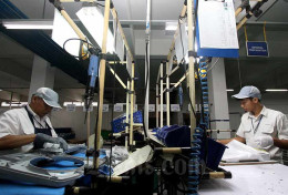 Dampak Corona, Sektor Manufaktur Asia Terkontraksi Lebih Dalam