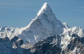Nepal Lockdown, Pendaki Gunung Everest Turun Pakai Pesawat