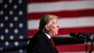 Trump: Penerbangan dari New York Bisa Dihentikan Akibat Corona