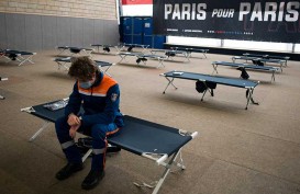 BERITA FOTO : Beginilah Kerja Tim Evakuasi di Prancis Saat Wabah Virus Corona