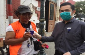 Aston Hotel Semarang Bagikan Hand Sanitizer di Kota Lama