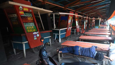 PEDAGANG KAKI LIMA TERDAMPAK COVID-19