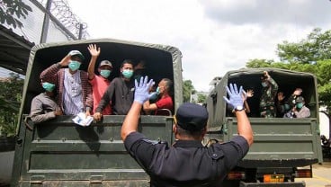 BERITA FOTO : Ekspresi Narapidana Yang Dibebaskan Untuk Pencegahan Covid-19