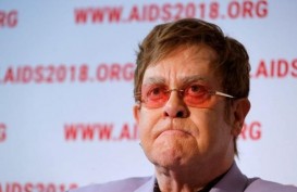 Elton John Sumbang 1 Juta Dolar untuk Tangani Virus Corona