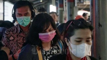 Pengguna KRL Pakai Wajib Pakai Masker di Stasiun dan Kereta