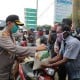 Polres Majalengka Bagikan Masker dan Paket Sembako kepada Warga