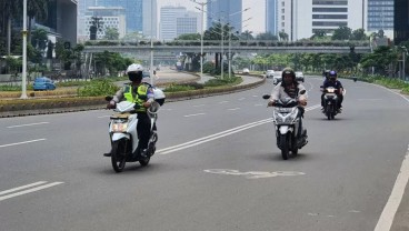 Kondisi Jalan Sudirman Terpantau Lengang di Hari Pertama PSBB