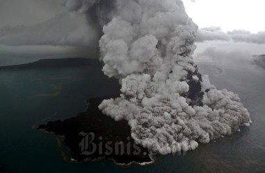 Gunung Anak Krakatau Erupsi, Letusan Terjadi Hingga Sabtu Pagi