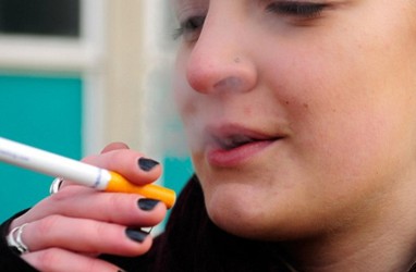 IDI : Belum Ada Riset Penularan Covid-19 Melalui Asap Rokok