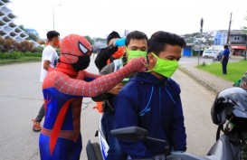 Ada Spiderman di PSBB Hari Pertama Kota Tangerang