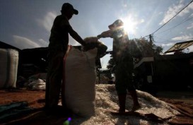 Luhut: Indonesia Bakal Menekan Sampah Plastik Hingga 70 Persen pada 2025