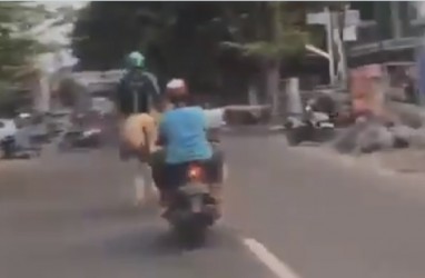 Rider Ojol di Solo ini Pilih Naik Kuda, Bolehkah Kalau di PSBB Jakarta?