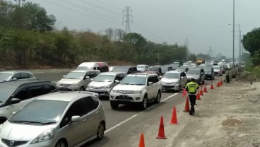 Tol Jakarta-Cikampek Ramai Lancar di Dua Arah pada Hari Pertama Larangan Mudik