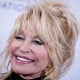 Di Usia 74 Tahun, Dolly Parton Selalu Menggunakan Makeup