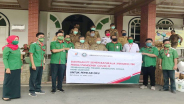 Semen Baturaja Salurkan Ribuan Alat Kesehatan di OKU