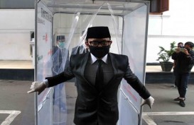 Foto Bima Arya Bersarung Tangan dan Masker Hitam Lantik Pejabat Bogor setelah Sembuh dari Covid-19