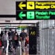 Takut Penerbangan Berkurang, Kedubes AS di Jakarta Minta Warganya Pulang 