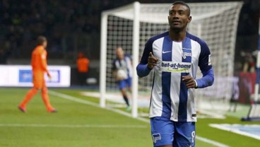 Hertha Berlin Skors Salomon Kalou Karena Nyanyian Corona