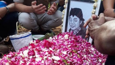 Isak Tangis Histeris Hingga Pingsan Mewarnai Pemakaman Didi Kempot