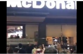 Hari Terakhir McDonald's Sarinah, Orang Ramai Berkumpul, PSBB Dilanggar