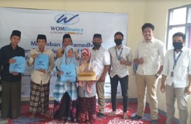 WOM Finance Sumbang Alquran untuk Pesantren di Kuningan