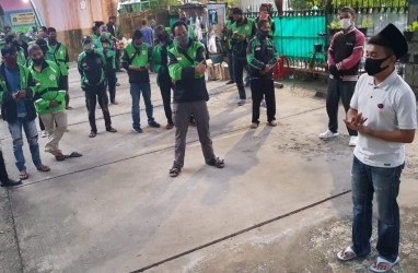 Turut Isi Kegiatan Ramadan, Staf Khusus Presiden Billy Mambrasar Bagikan Bantuan