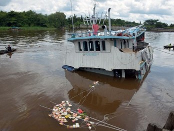 Kapal Pengangkut Sembako Karam di Riau