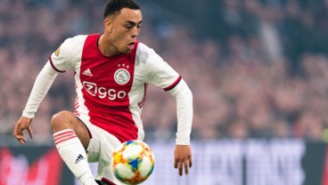 Bek Ajax Amsterdam Tolak Bayern Munchen, Ingin ke Barcelona