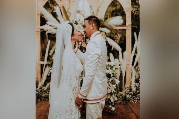 Foto pernikahan Glenn Fredly dan Mutia Ayu./Instagram @mutia_ayuu