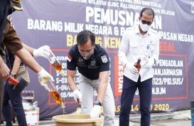 Bea Cukai Kalbagsel Musnahkan Satu Juta Batang Rokok dan Ratusan Liter Miras Ilegal