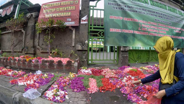 ZIARAH KUBUR DARI LUAR PEMAKAMAN
