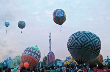 Balon Udara Raksasa Jatuh di Landasan Bandara Ahmad Yani Semarang