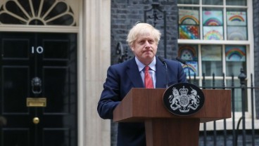 Penasihat Seniornya Langgar Lockdown, PM Johnson di Kursi Panas