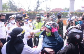 PSBB Palembang, 30 Pelanggar Diberi Sanksi Bersihkan Taman Kota