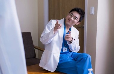 Selain The World of The Married, Drama Korea Hospital Playlist Patut Anda Tonton
