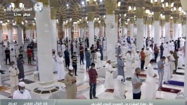 Dibuka, Masjid Nabawi Kembali Dipenuhi Jemaah