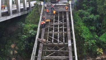 Dua Jembatan Rusak Akibat Banjir di Sultra Diperbaiki