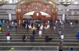 Pusdai Bandung Gelar Salat Jumat, Batasi Jemaah dan Tutup Pintu Saat Khotbah