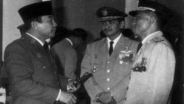 Bung Karno Jelaskan Mengapa Bangsa Indonesia Punya Bantal dan Guling