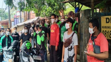 Yayasan Jokowi Center Donasikan Ribuan Masker dan Sembako bagi Warga Terdampak