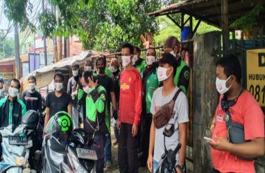 Yayasan Jokowi Center Donasikan Ribuan Masker dan Sembako bagi Warga Terdampak