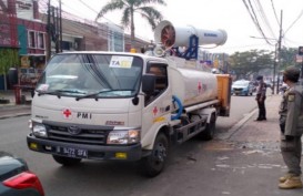 8.276 Kasus Corona DKI, 10 Unit Mobil Gunner PMI Semprotkan Disinfektan di Duren Sawit