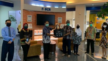 BCA & Bakti BCA Serahkan Donasi Rp1 Miliar